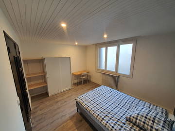Roomlala | Apartamento compartilhado de 3 quartos em Nîmes