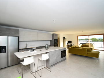 Roomlala | Apartamento de 5 assoalhadas de 140m2 localizado no 4º e último andar de um 