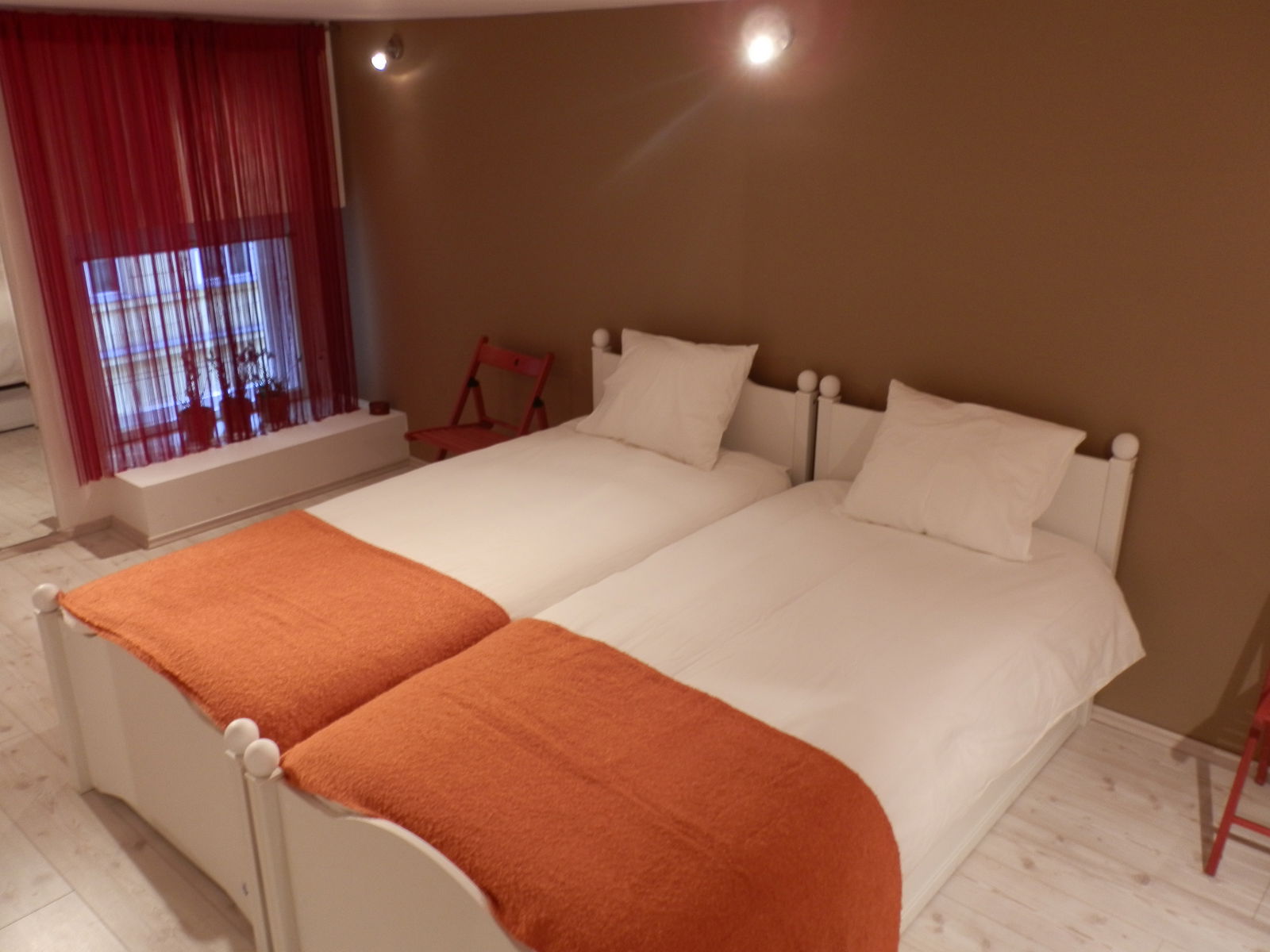 Estudio Independiente Budapest 19496