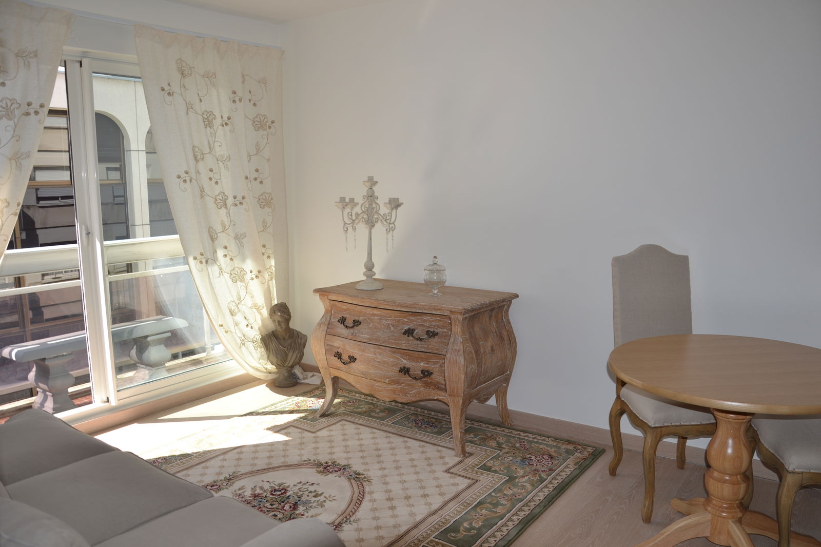 Estudio Independiente Lyon 71780