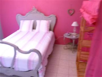 Room For Rent Bellegarde 78397-1