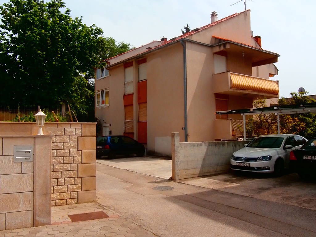 Entire Home Split 68193-1