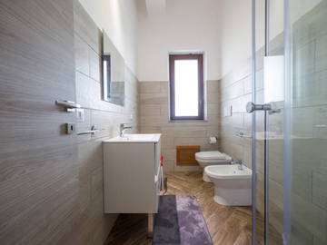 Logement entier à louer à Acireale - photo 9 : salle de bain-9