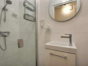 Logement entier à louer à Paris - photo 3 : salle de bain-3