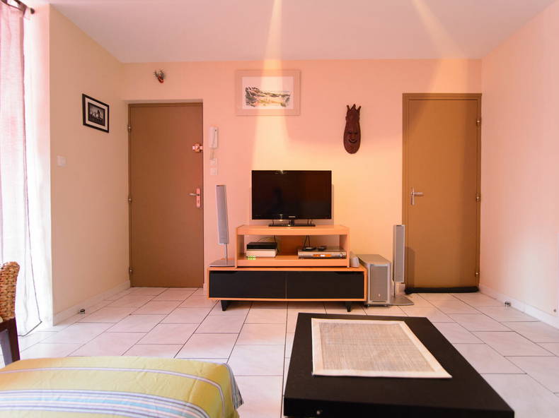 Entire Home Lille 81903-4