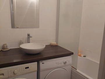 Logement entier à louer à La Celle-Saint-Cloud - photo 7 : salle de bain-7