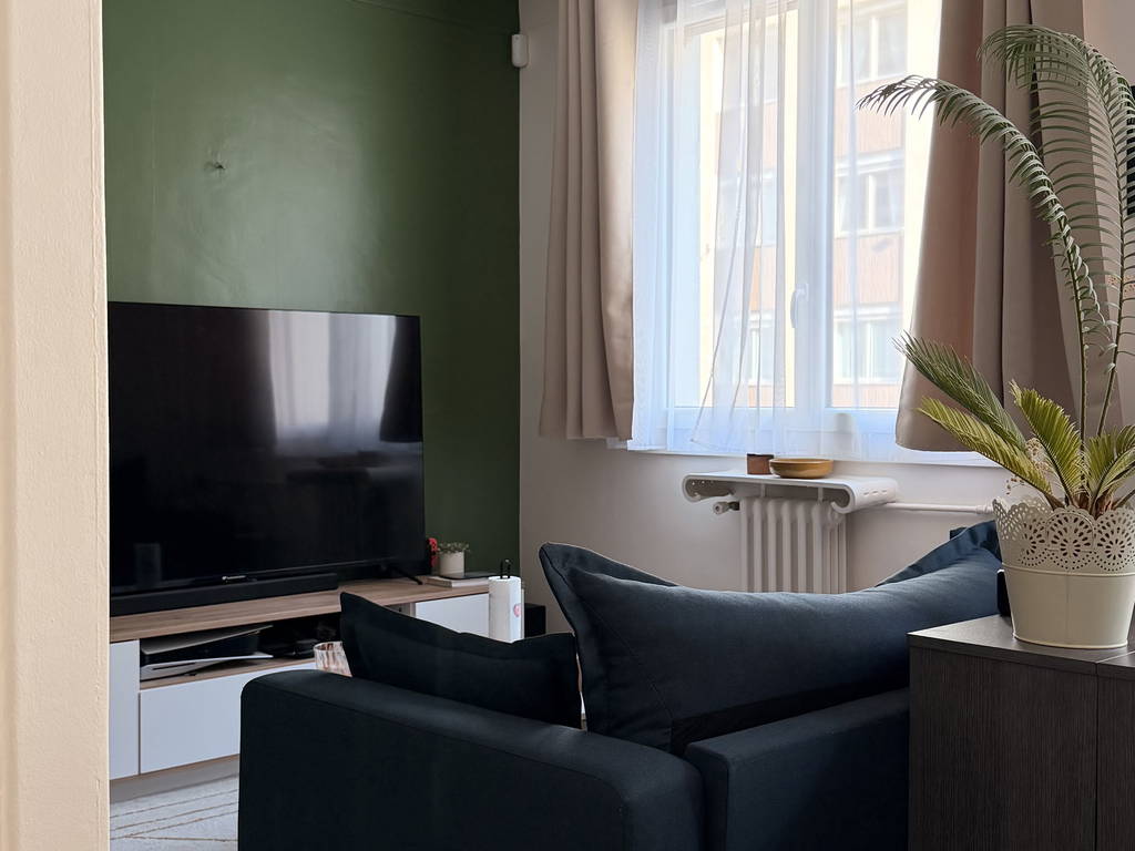 Entire Home Paris 661511-1