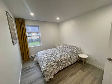 Entire home for rent in Longueuil - photo 10 : Bedroom-10
