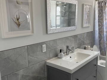 Entire home for rent in Longueuil - photo 12 : Bathroom-12