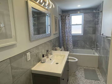 Entire home for rent in Longueuil - photo 13 : Bathroom-13