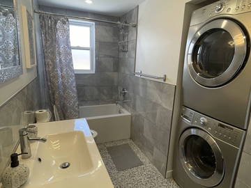 Entire home for rent in Longueuil - photo 15 : Bathroom-15