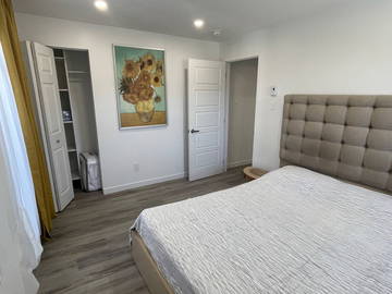 Entire home for rent in Longueuil - photo 23 : Bedroom-23