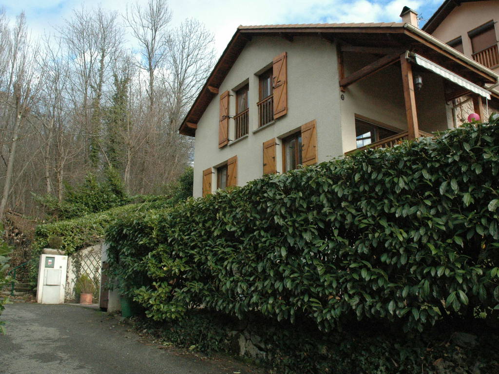 Entire Home Corenc 141841-1