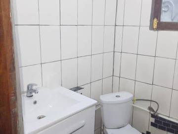 Chambre chez l'habitant à louer à Édea Ier - photo 12 : salle de bain-12