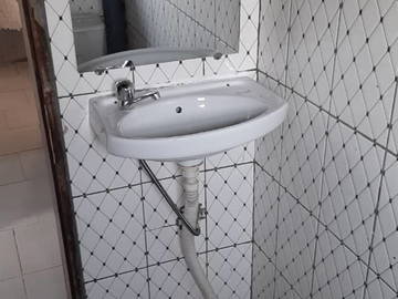 Chambre chez l'habitant à louer à Édea Ier - photo 2 : salle de bain-2