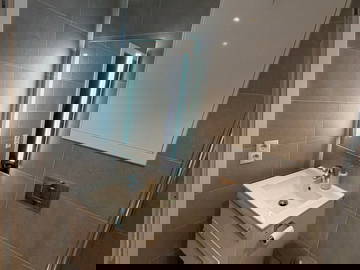 Entire Home Lyon 664277-10