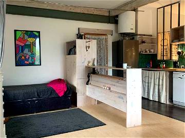 Roomlala | Appartement Moderne Unique, Au Bord D'une Rivière Près De Mi