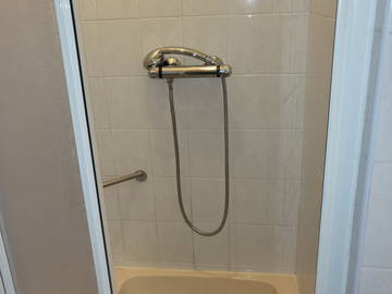 Chambre chez l'habitant à louer à Ferney-Voltaire - photo 8 : salle de bain-8