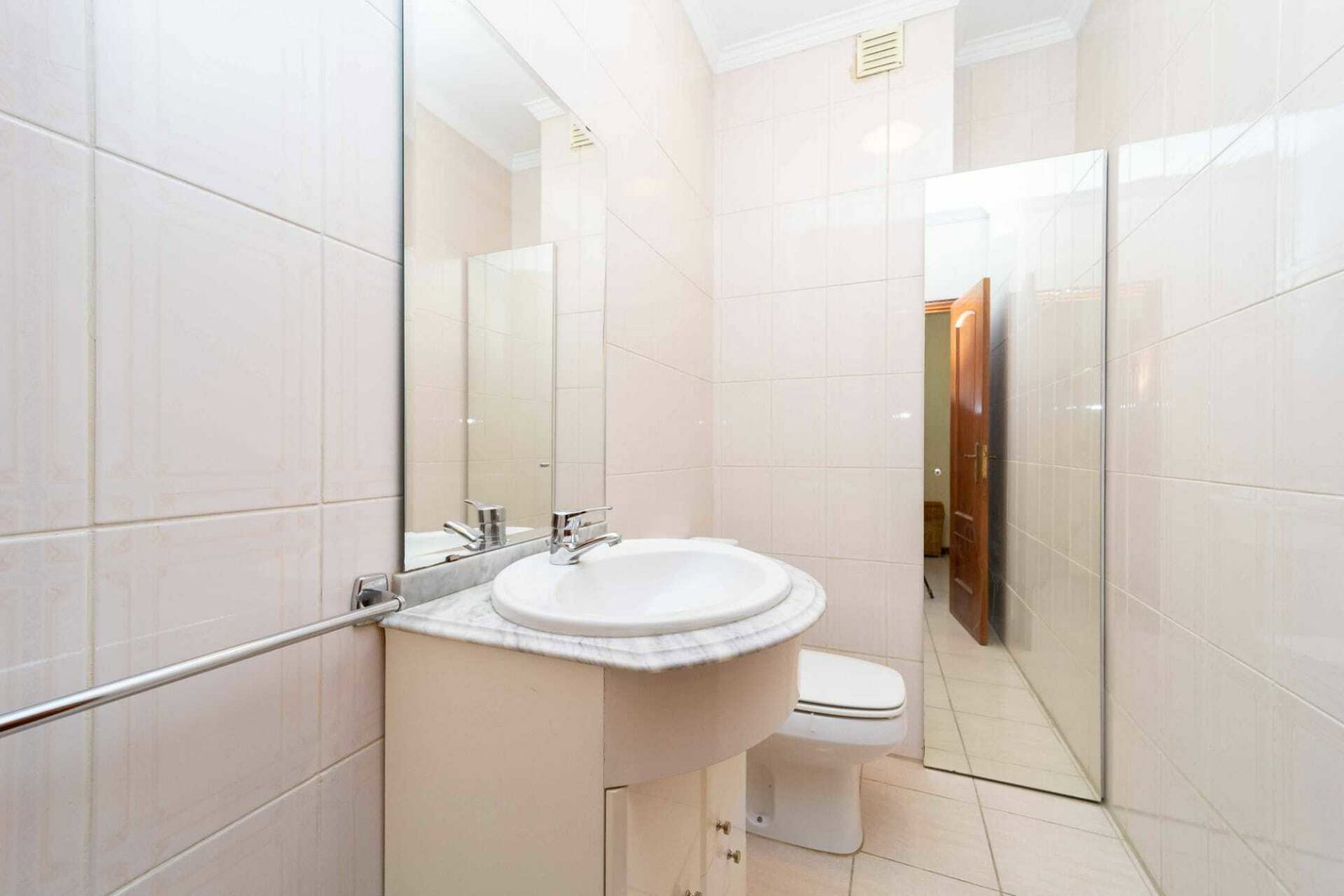 Toda La Casa Baguim do Monte 254491