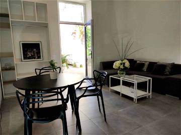 Roomlala | Appartement Studio De 50 M2 Neuf Avec Terrasse Et Jardin