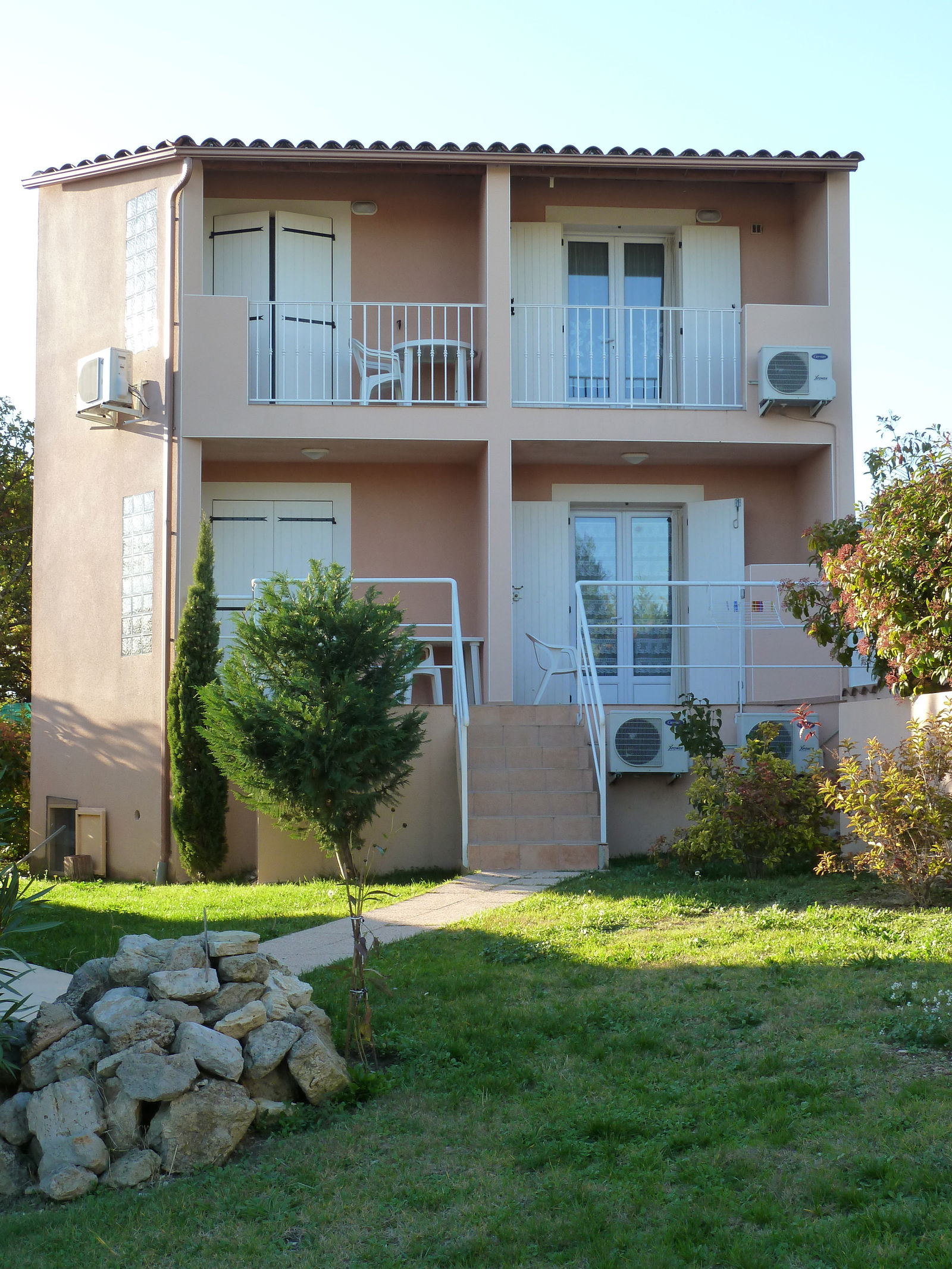 Oberoende Studio Reillanne 241104