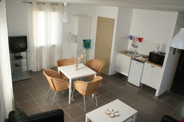 Kotimajoitus Nîmes 40800