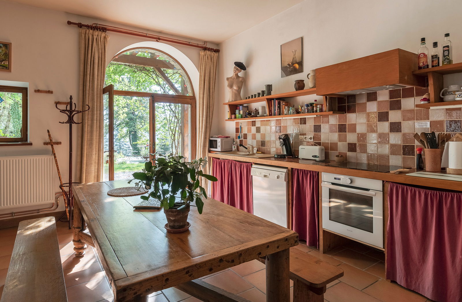 Independent Studio Les Nans 97149