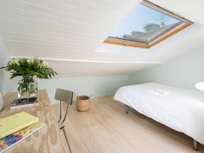 Chambre Mansardée, Sur Le Port De Nice