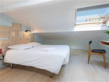 Roomlala | Attic Room On The Port Of Nice