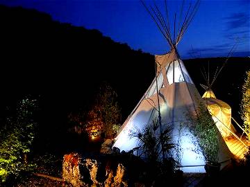 Roomlala | Atypical Twin Teepee For Rent