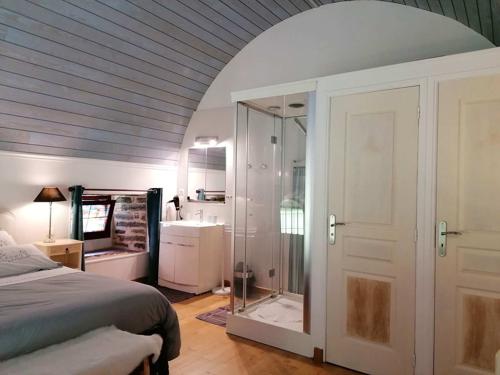 Unabhängiges Studio Briec 74098