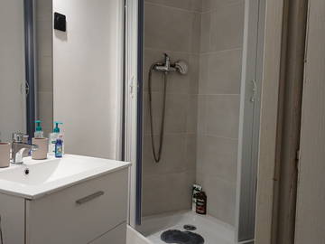 Chambre chez l'habitant à louer à Saint-Ouen-Sur-Seine - salle de bain-4
