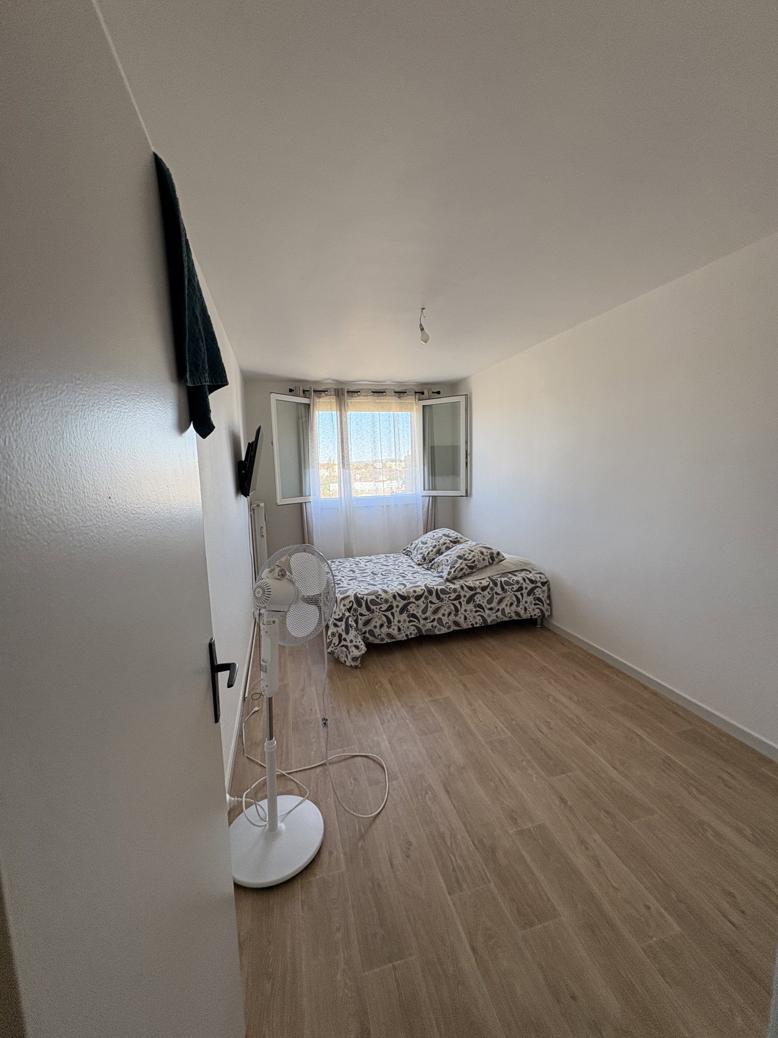 Wohngemeinschaft Besançon 675894