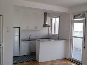 Roomlala | Ausgezeichnetes T2-Penthouse-Apartment In Der Innenstadt Von P