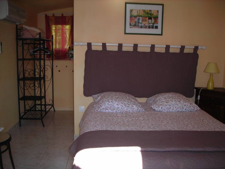 Habitaciones De Huéspedes Rousson 73243-2