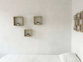 (B) Chambre Dans une grande et lumineuse maison