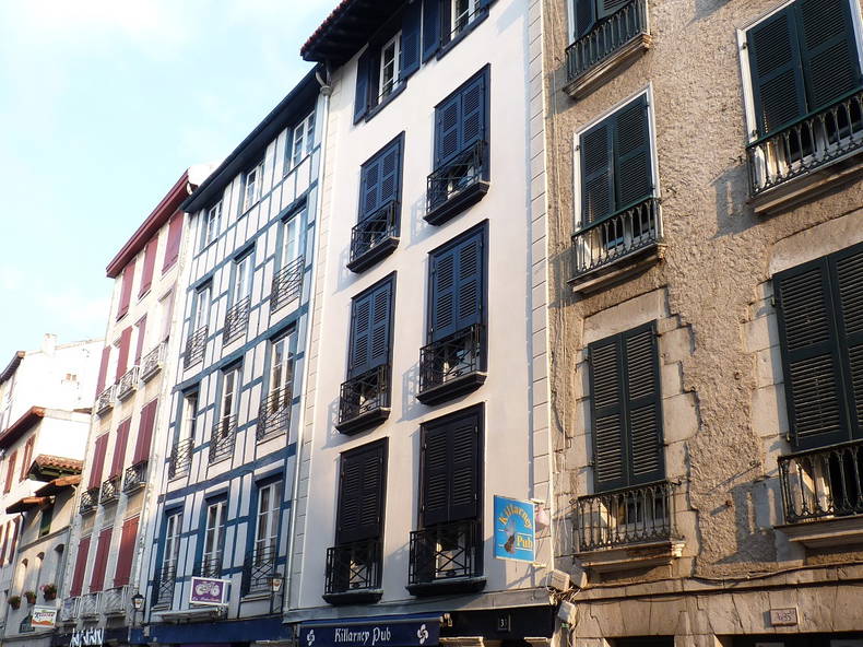 Toda La Casa Bayonne 72010-2