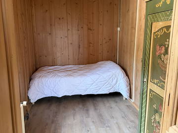 Guest room for rent in Haut-Intyamon - photo 1: Bedroom-1