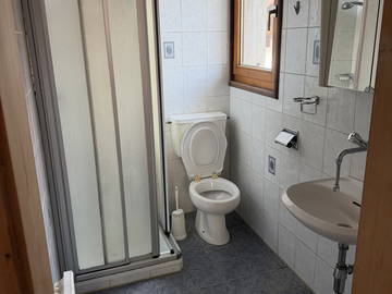 Guest room for rent in Haut-Intyamon - photo 3: Bathroom-3