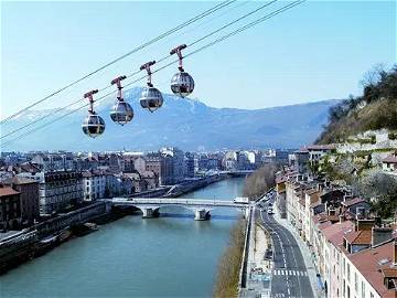 Roomlala | Beau Studio Au Coeur De Grenoble