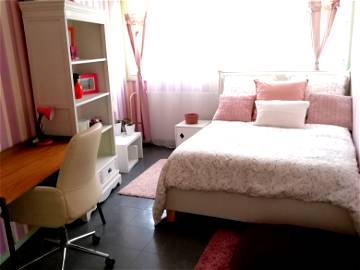 Roomlala | Beautiful Furnished And Spacious Room