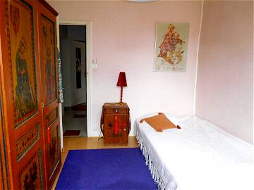 Roomlala | Beautiful Furnished Room for short stays