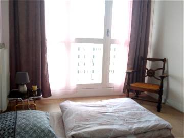 Roomlala | Beautiful Furnished Room In Large Apartment