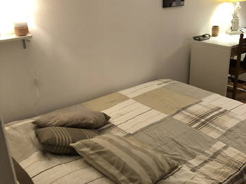 Roomlala | Beautiful Furnished Room, Quiet, Greenery, Public Transport