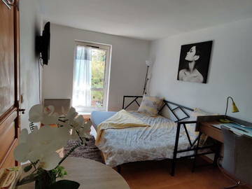 Roomlala | Beautiful Private Room In House In Cergy