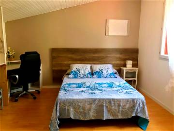 Roomlala | Beautiful Room Ds Nice And Quiet Shared Apartment, Prox. Shops