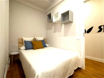 Roomlala | Beautiful Room in the centre of Bcn (RH23-R2)