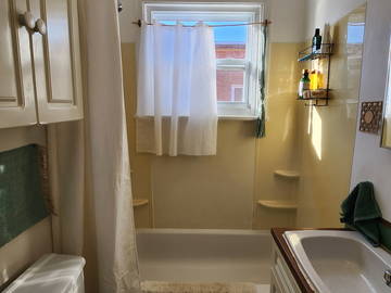 Chambre chez l'habitant à louer à Ville De Québec - photo 6 : salle de bain-6