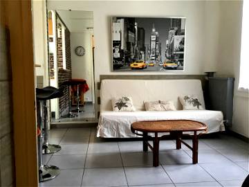 Roomlala | Beautiful T2 Furnished 38m2 Toulon For Employees On Mission Or Vacation