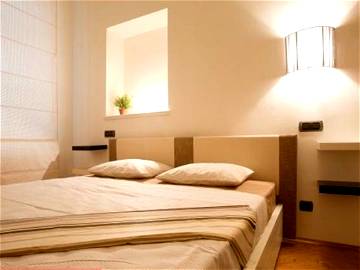 Roomlala | Beautifully Furnished Room Available